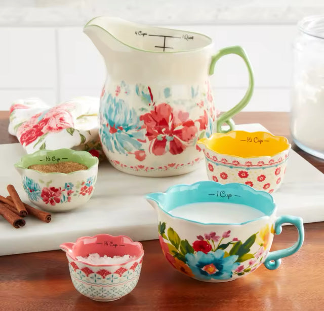 Vintage measuring cups 5 piece set